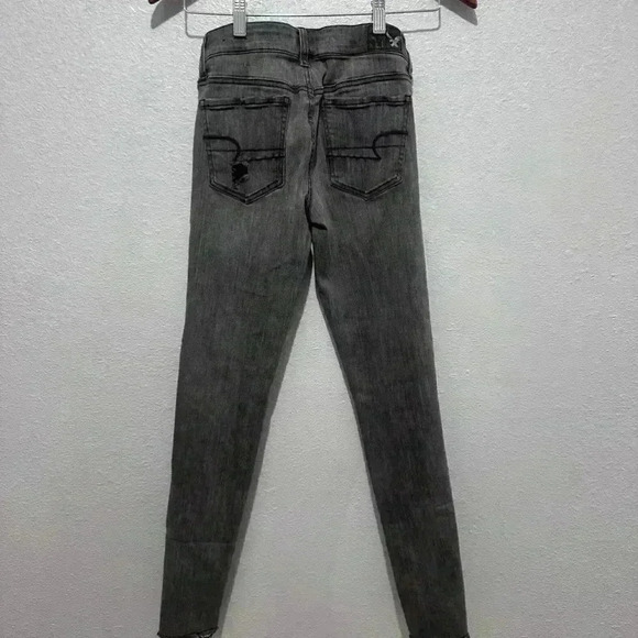 American Eagle Woman’s Jegging Jeans, Gray, distressed, Size 2 - Picture 14 of 16
